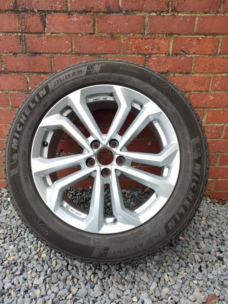 Jeu de pneus hiver MICHELIN 235/55 18 H et jantes., Autos : Pièces & Accessoires, Pneus & Jantes, Pneus et Jantes, Pneus hiver