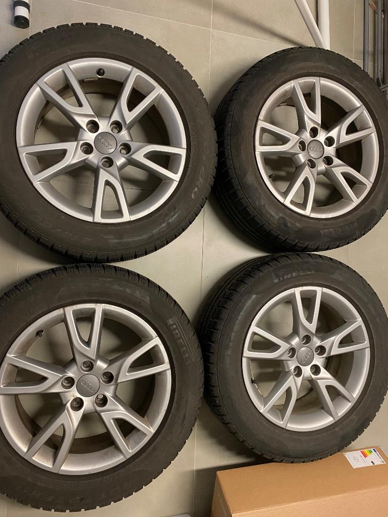 Pneus d'hiver Audi Q3 avec jantes d'origine, Autos : Pièces & Accessoires, Pneus et Jantes, Pneus hiver, Véhicule de tourisme