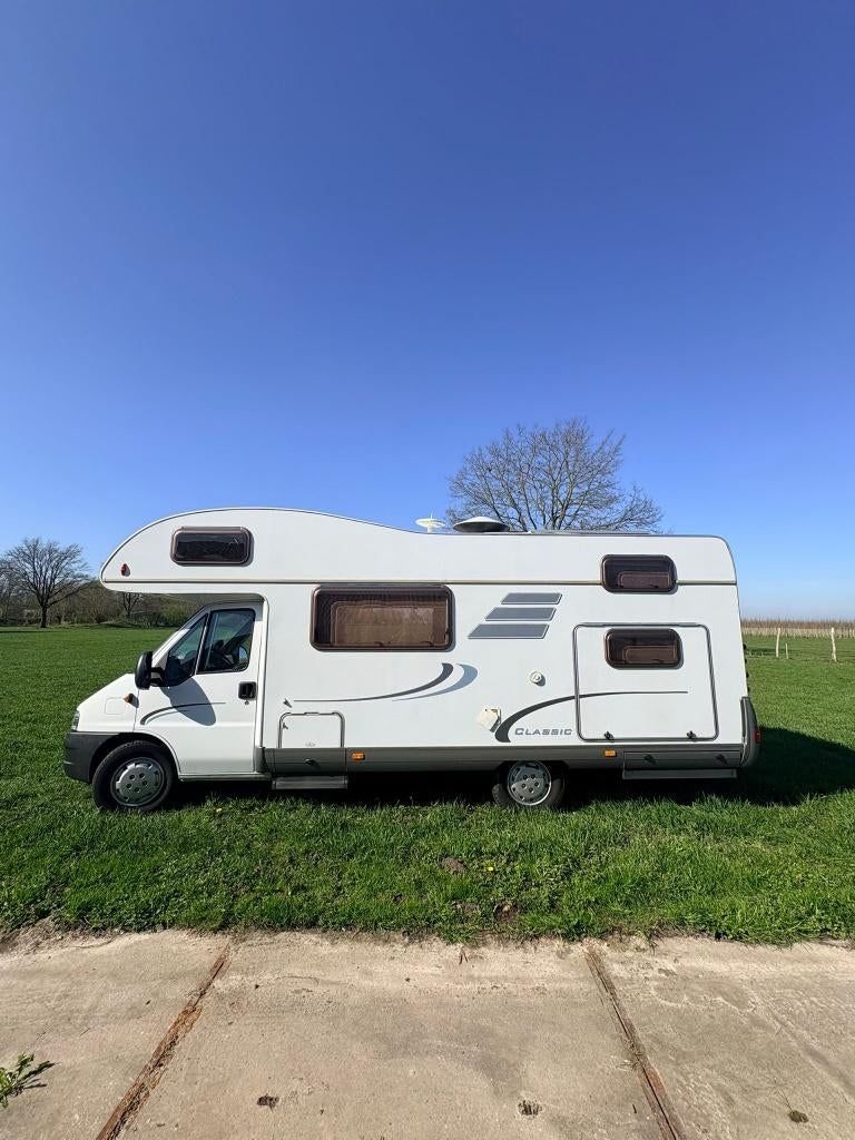 Mobil-home Hymer Classic pour 6 personnes (EURO 4), Caravanes & Camping, Camping-cars, Siège de train, Toilette à cassette, Boîte manuelle