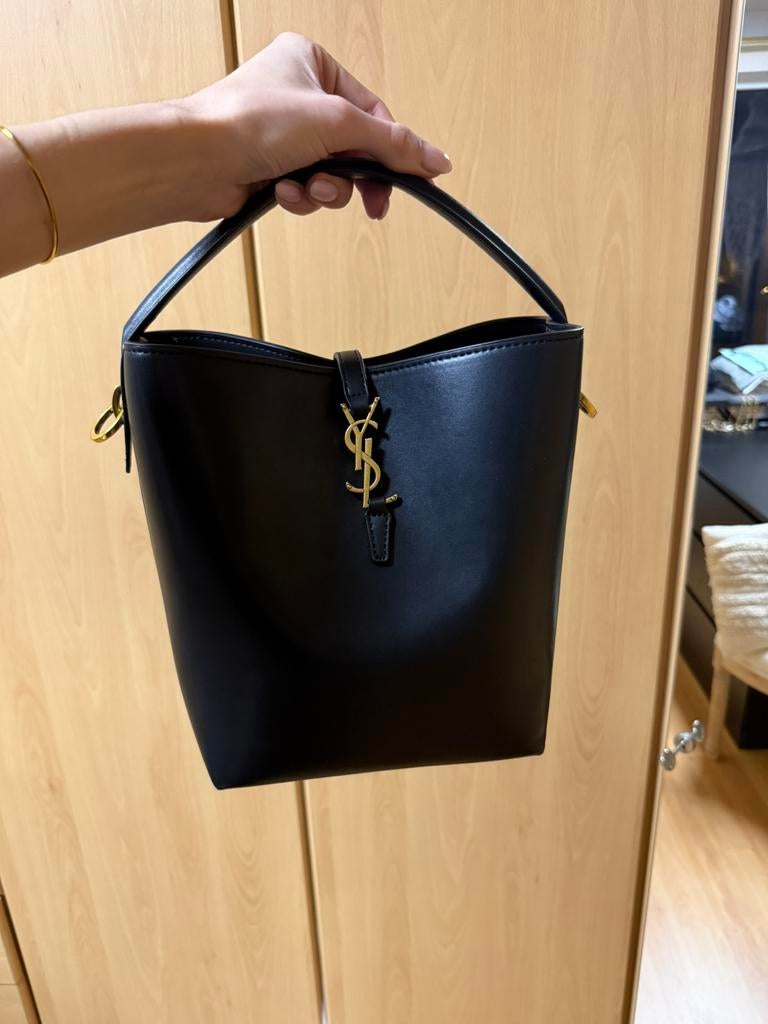 YSL Yves Saint Laurent bucket bag, Handtassen en Accessoires, Tassen | Damestassen, Ophalen, Zo goed als nieuw