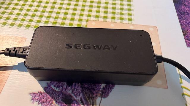 Chargeur original Segway Ninebot ES2, Vélos & Vélomoteurs, Enlèvement, Utilisé, Step électrique (E-scooter), Segway ninebot