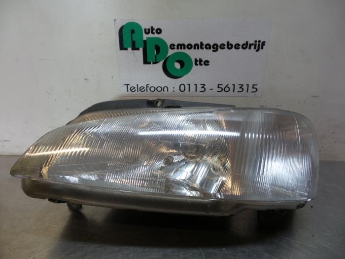 Koplamp links van een Peugeot 106 (106 96-), Gebruikt, -, -, Ophalen of Verzenden