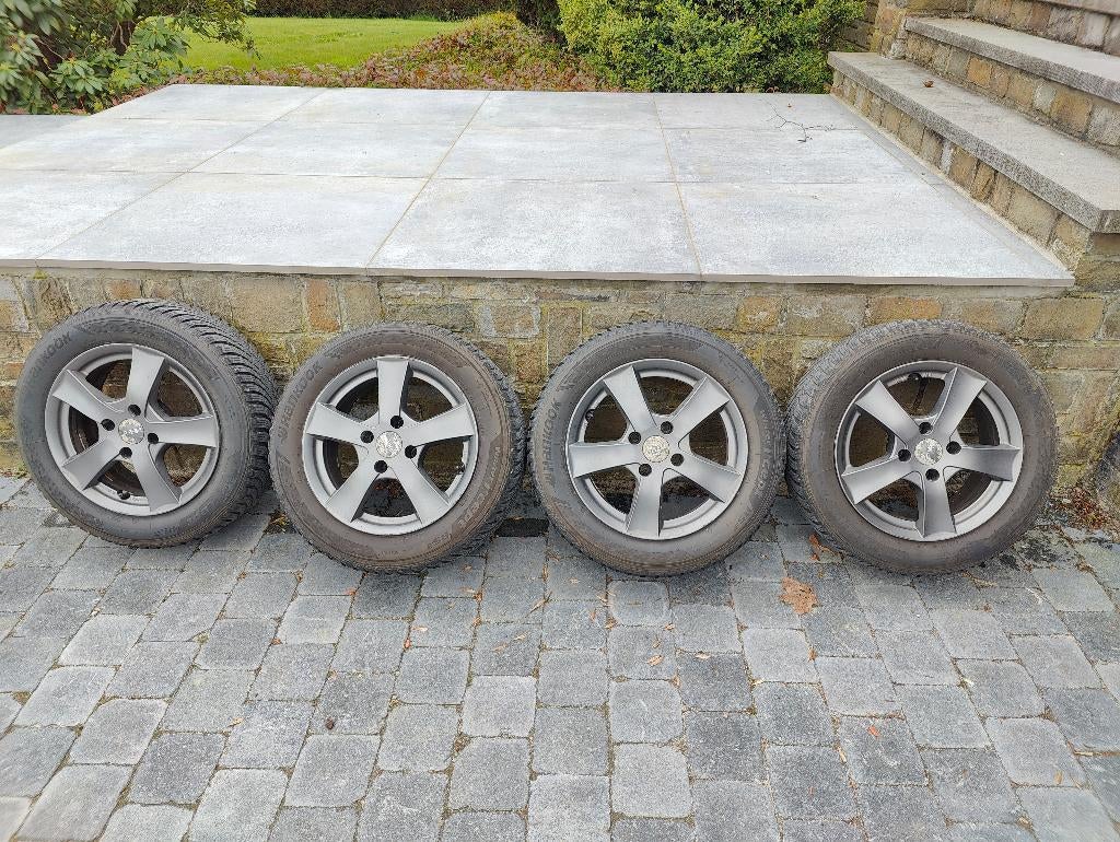 4 Jantes 15" avec pneus hiver, 15 pouces, Pneus et Jantes, Pneus hiver, Véhicule de tourisme