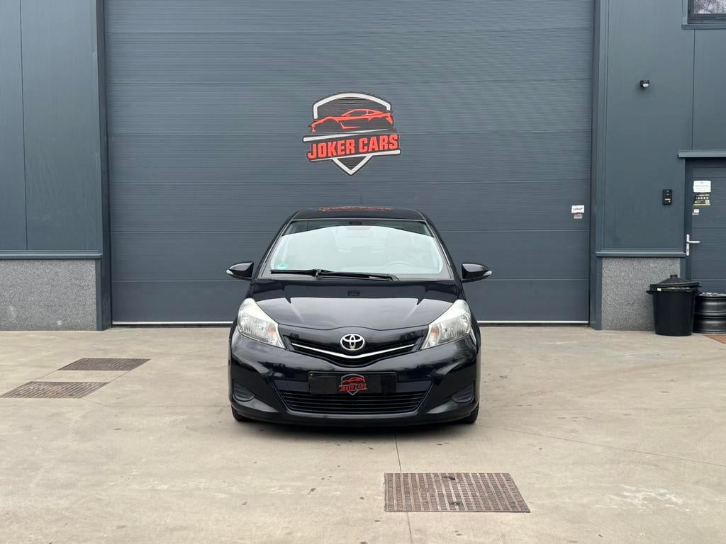 Toyota Yaris 1.4 D-4D Dynamic Navi Camera Airco, Autos, Cuir, Euro 5, Entreprise, Boîte manuelle