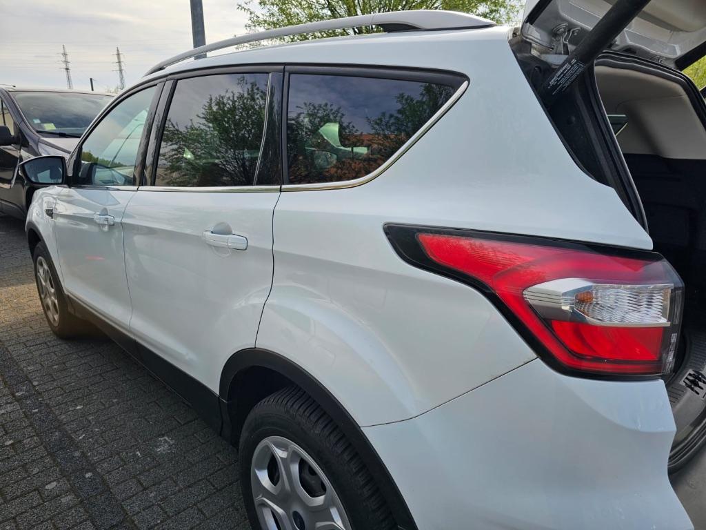 Ford Kuga 2017 - diesel - 87 000km, Auto's, Ford, Voorwielaandrijving, Stof, Wit, 5 deurs