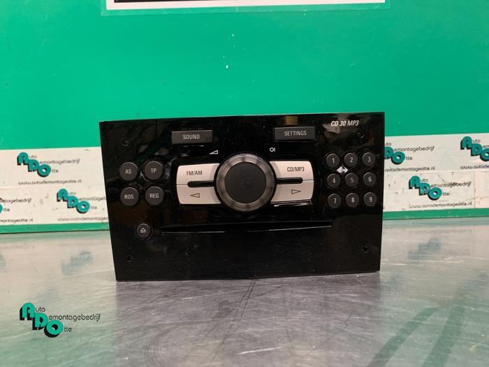 Radio/Lecteur CD d'un Opel Corsa (Corsa D 07-), Autos : Pièces & Accessoires, Électronique & Câbles, Opel, Utilisé, 3 mois de garantie