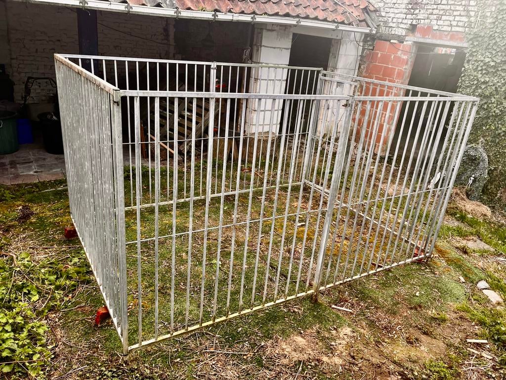 Hondenren met deur. Afmetingen: 200/300 cm. Hoogte:165cm, Dieren en Toebehoren, Ophalen, Hondenkennel, 100 cm of meer, 110 cm of meer