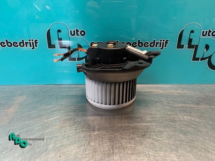 Moteur de ventilation chauffage d'un Opel Corsa (Corsa D 07-, -, Opel, 3 mois de garantie, Utilisé