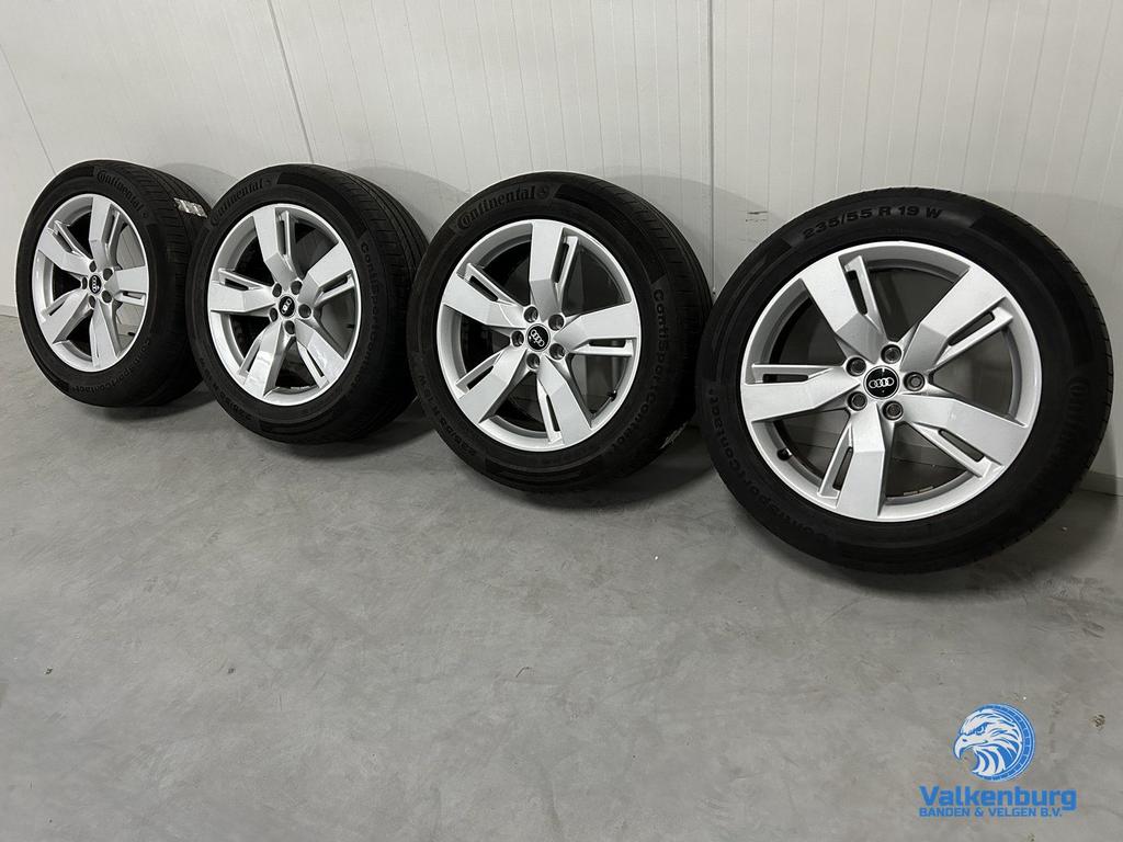 Originele Audi Q5 80A 19 inch velgen 5x112 zomerbanden 235/5, Auto-onderdelen, Banden en Velgen, Banden en Velgen, Zomerbanden