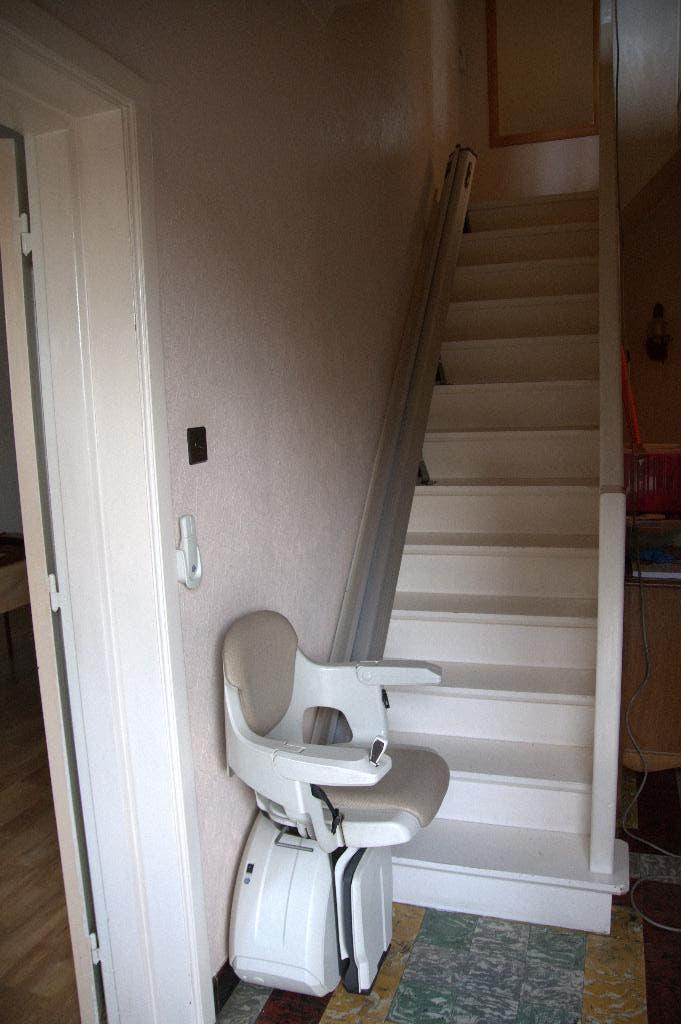 Traplift Thyssen Krupp, Ophalen, Zo goed als nieuw, Recht