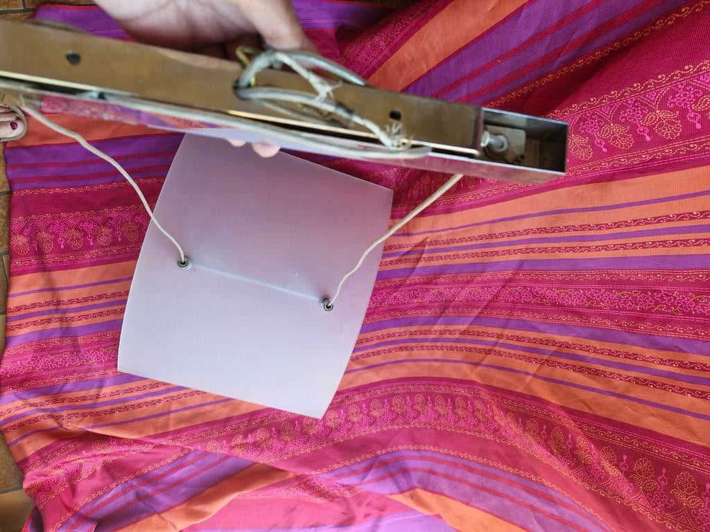 Lustre en verre, Enlèvement, Verre