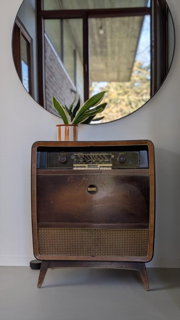 Grundig radio met platenspeler binnenin, Enlèvement