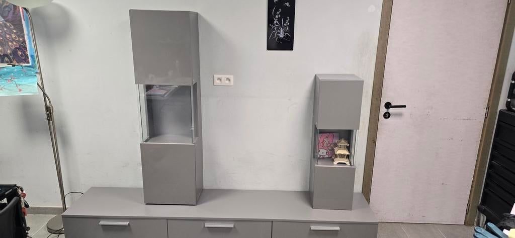 Vitrinekast aan de wand, Ophalen, Zo goed als nieuw