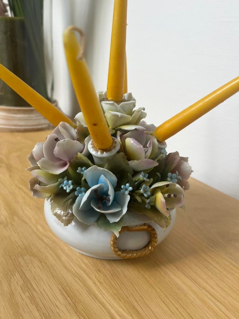 Décoration en porcelaine avec 5 bougies, Maison & Meubles, Moins de 25 cm, Enlèvement ou Envoi, Autres couleurs, Comme neuf