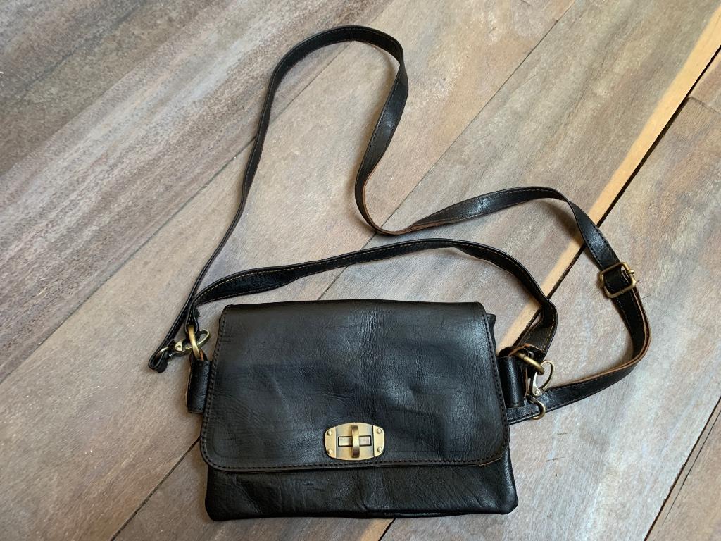 Pochette bandoulière cuir noir souple artisanat 22,5 x16,5cm, Autres marques, Cuir, Comme neuf, Noir