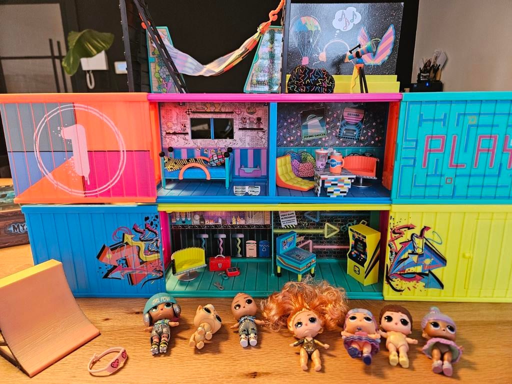 Speelhuis lol incl poppetjes, Enlèvement