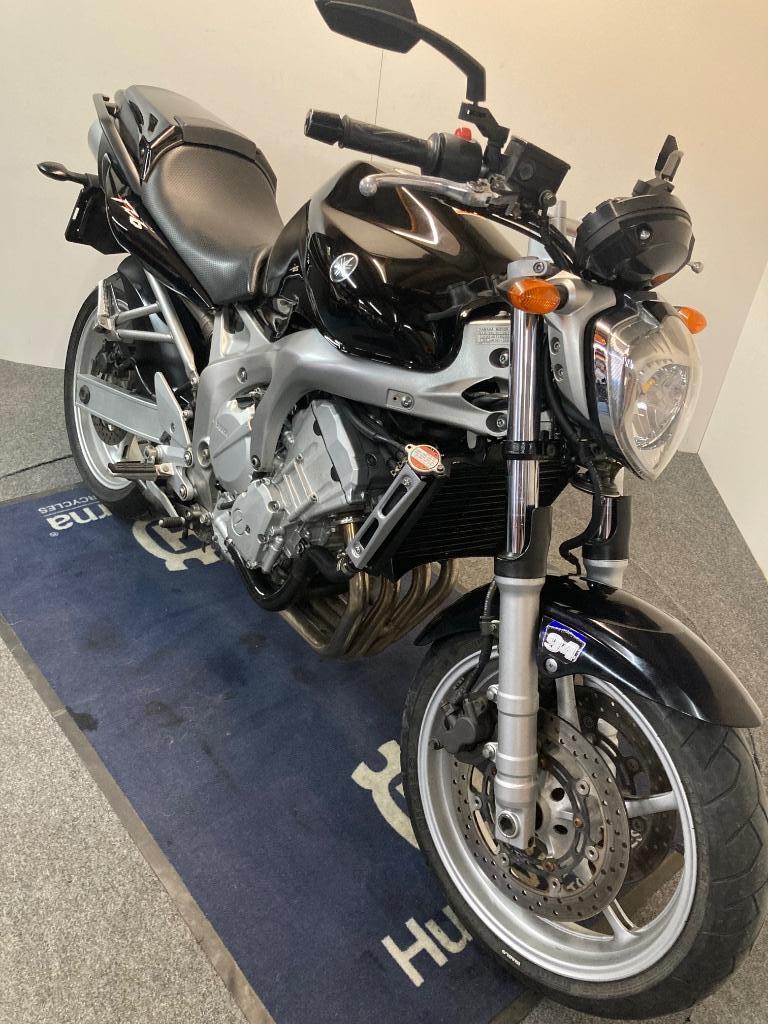 Yamaha FZ 6 MY'04 réf. LS 3126, 600 cm³, Entreprise, Plus de 35 kW, 4 cylindres