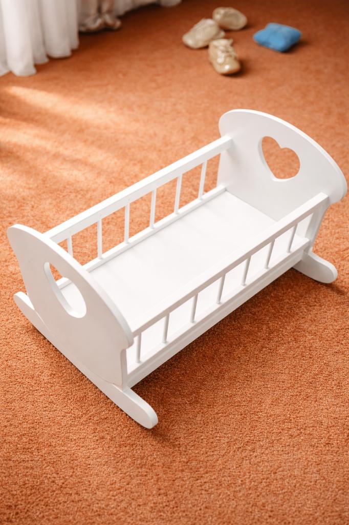 witte houten poppenwieg, Kinderen en Baby's, Speelgoed | Poppen, Ophalen of Verzenden, Zo goed als nieuw, Babypop