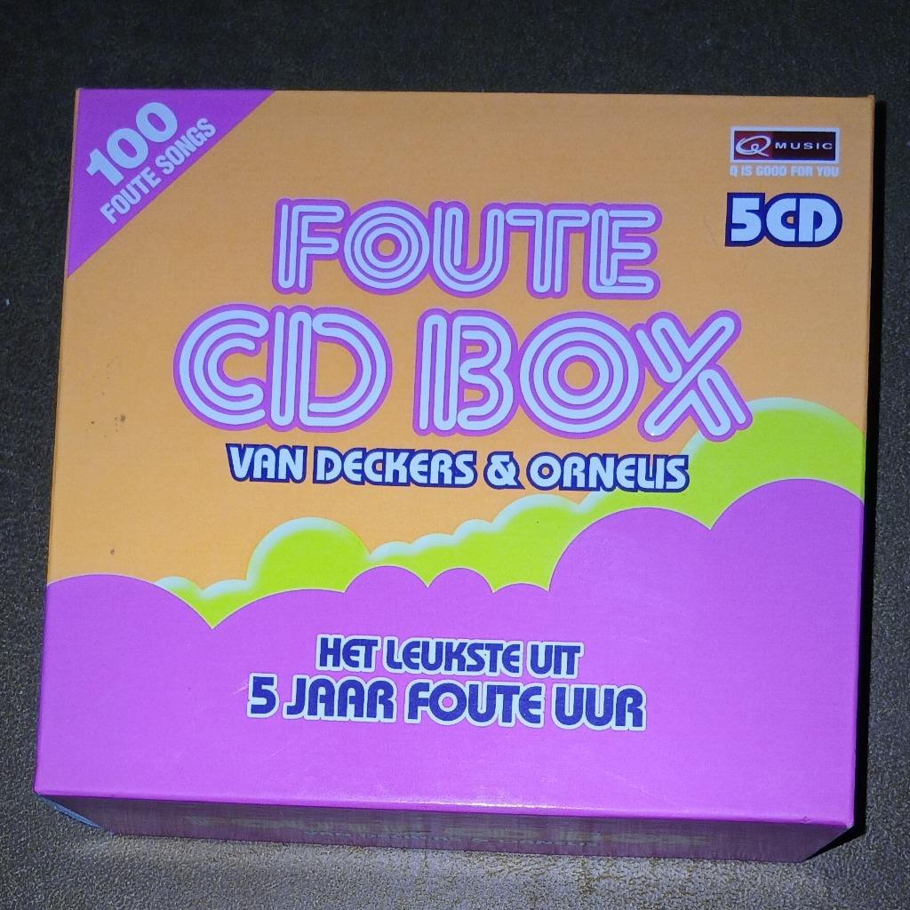 Foute CD Box – Deckers & Ornelis (2008, 5CD, nieuw), Enlèvement ou Envoi, Neuf, dans son emballage, Coffret