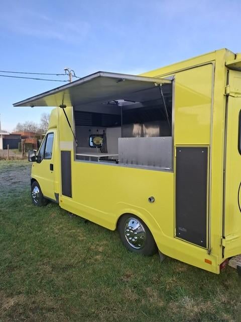 Karaktervolle ex-ambulance omgebouwd tot foodtruck!, Articles professionnels, Stock & Retail | Voitures, Enlèvement