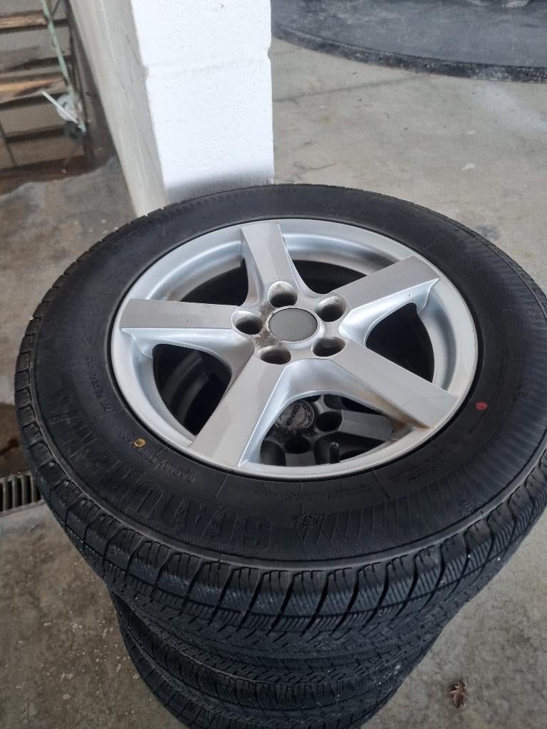 Kit de jantes alu pneus hiver 215 65 r 16 pour dacia duster, Autos : Pièces & Accessoires, Pneus & Jantes, Neuf, 16 pouces, Pneu(s)