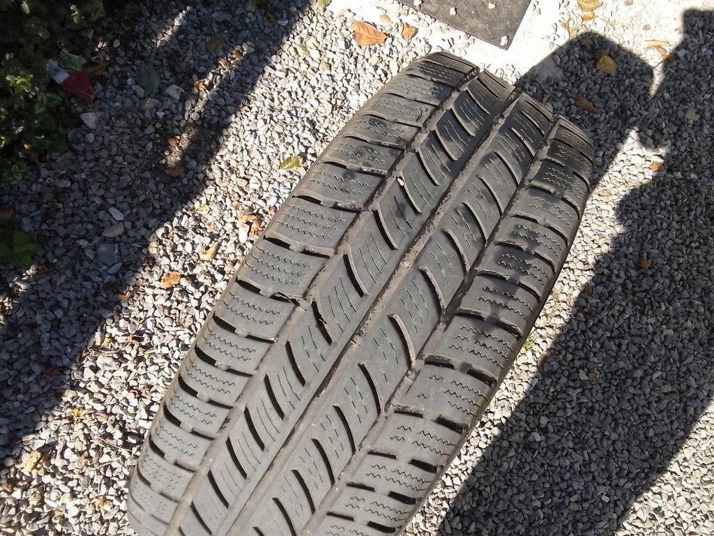 Pneus d'hiver sur jante 235/65/16, Enlèvement, Comme neuf