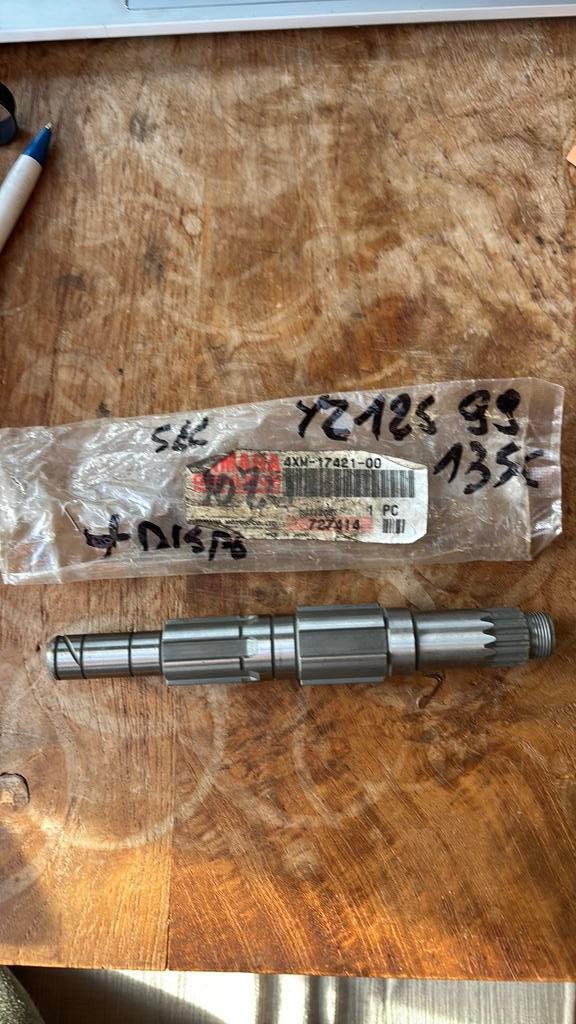 4XM-17421-00 Axe secondaire YZ125, Motos, Enlèvement ou Envoi, Neuf