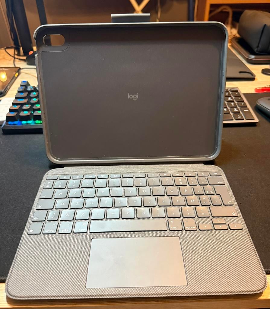 Ipad keyboard logitech 10e generatie, Ophalen of Verzenden, Zo goed als nieuw