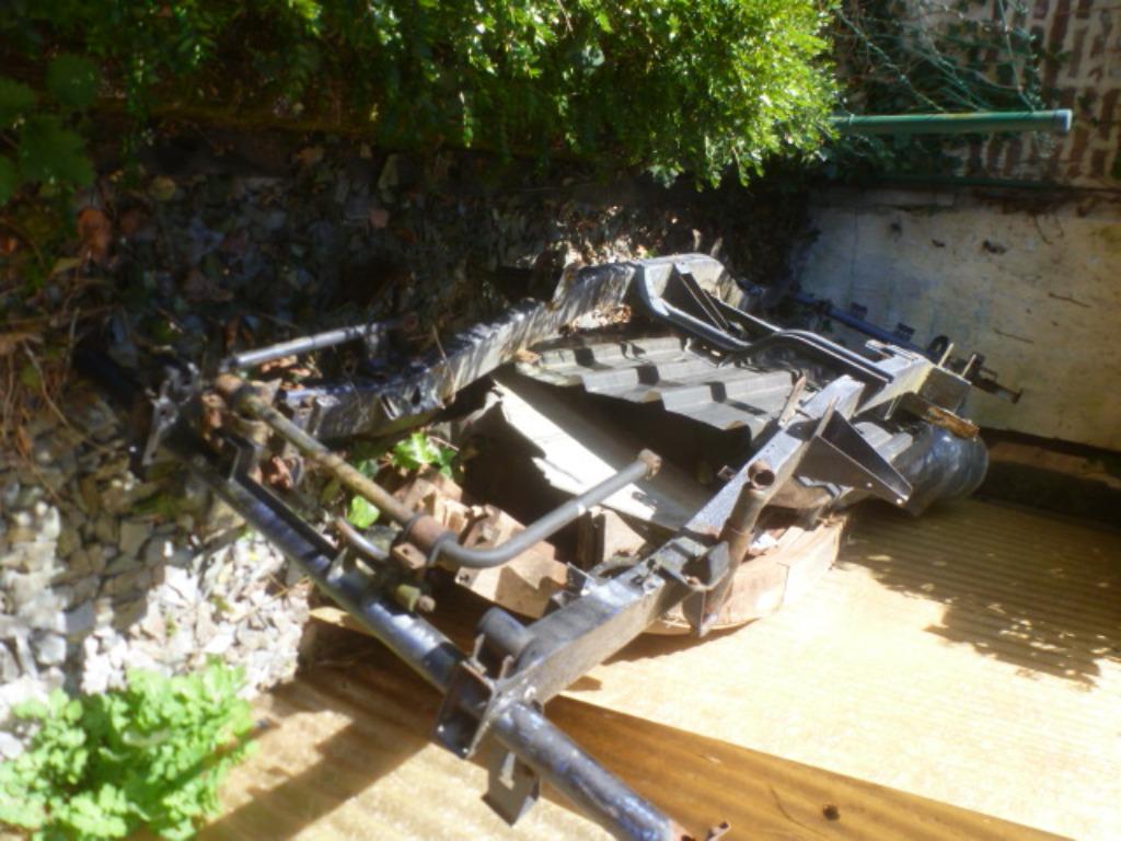 Suzuki SJ 413 :chassis +boitier direction, Autos : Pièces & Accessoires, Carrosserie & Tôlerie, Porte, Suzuki, Enlèvement