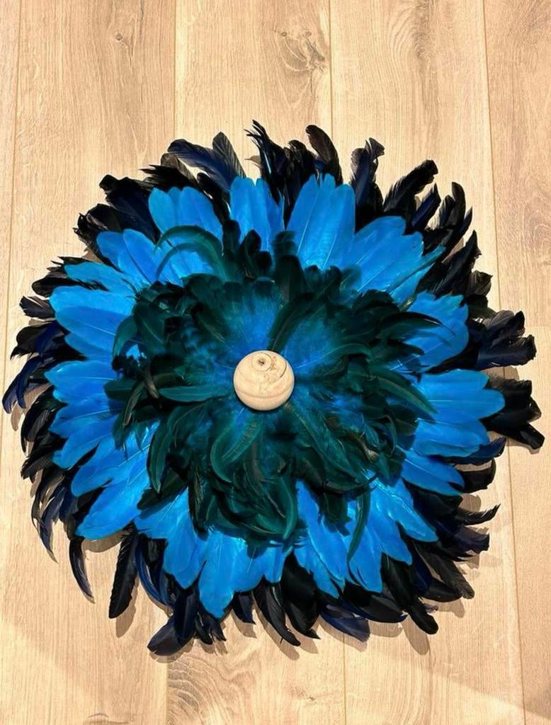 Jujuhat en plumes véritables, Comme neuf