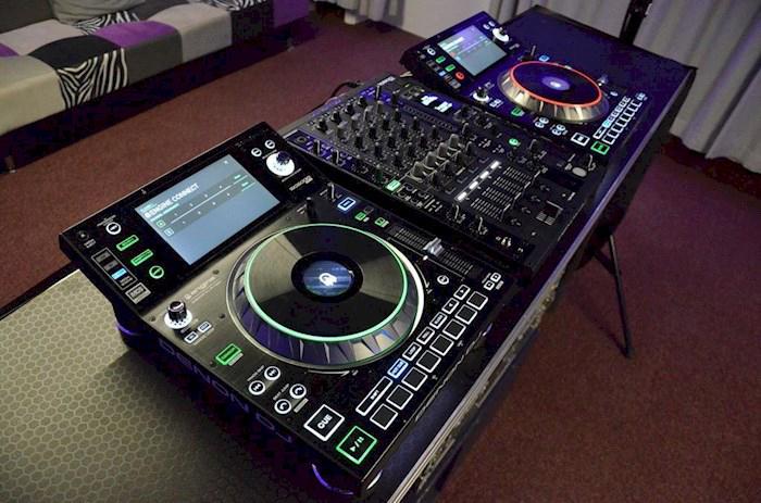 Denon DJ Prime set – X1800 mixer + 2x SC5000 + 3x Decksaver, Muziek en Instrumenten, Dj-sets en Draaitafels, Zo goed als nieuw