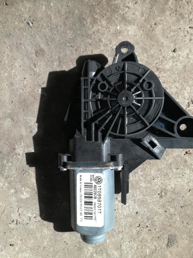 Moteur lève-vitre Skoda Octavia 1.9TDI de 2010 + vis, Enlèvement, Skoda