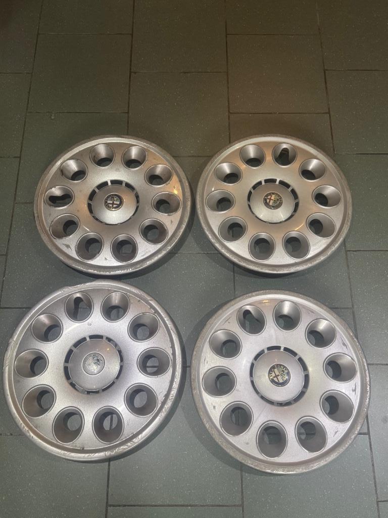Set enjoliveurs Alfa Romeo 147 156 15 pouces, Autos : Pièces & Accessoires, Autres pièces automobiles, Enlèvement ou Envoi, Utilisé