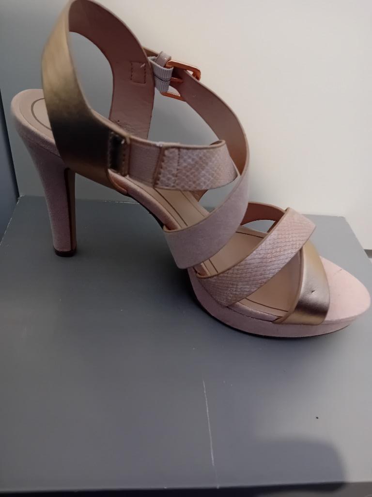 Sandales brides à talon rose pointure 40, Enlèvement ou Envoi, Rose, Chaussures à haut talons, Comme neuf