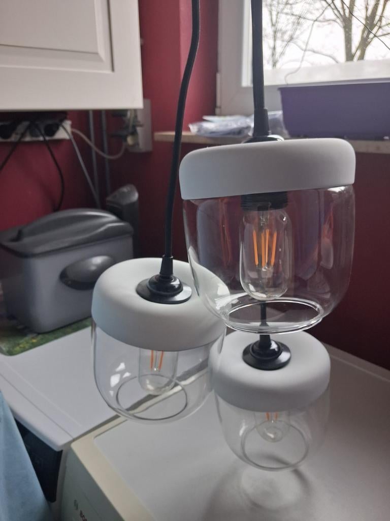 Luminaire blanc à 3 suspensions marque Umage 2104 Acorn, Maison & Meubles, Lampes | Suspensions, Neuf, Moins de 50 cm, Verre, Enlèvement