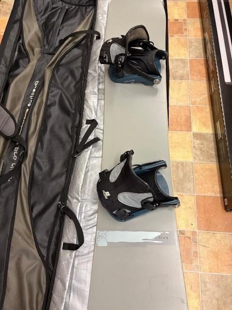 Snowboard Burton Dominant 156 + Flow binding, Sport en Fitness, Snowboarden, Ophalen, Gebruikt, Board