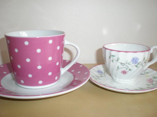 Tasses espresso roses et motif fleurs, avec soucoupes, Enlèvement, Comme neuf