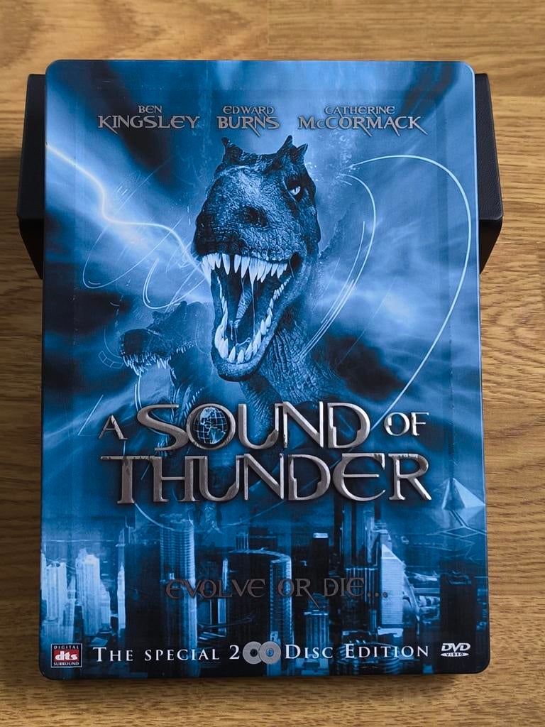 A sound of Thunder steelbook dvd - evolve of die -metal case, Boeken, Fantasy, Ophalen of Verzenden