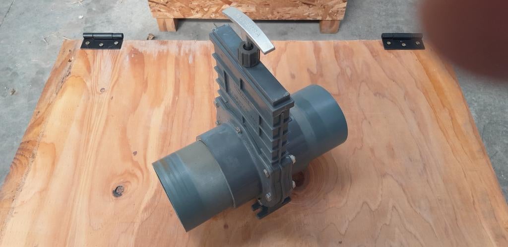 Afsluiter / schuifkraan PVC grijs 110 mm, Doe-het-zelf en Bouw, Ophalen, Gebruikt, PVC, ?