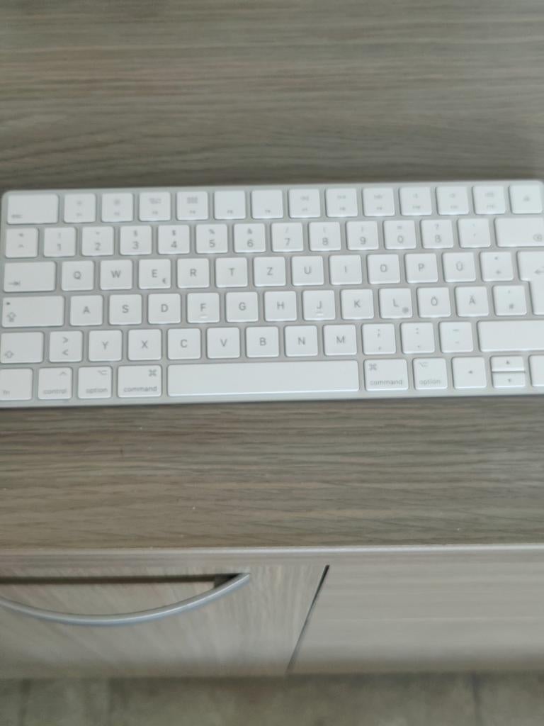 Clavier Apple modèle A1644 sans fil ou USB et Bluetooth, Enlèvement ou Envoi, Comme neuf, Qwerty, Apple