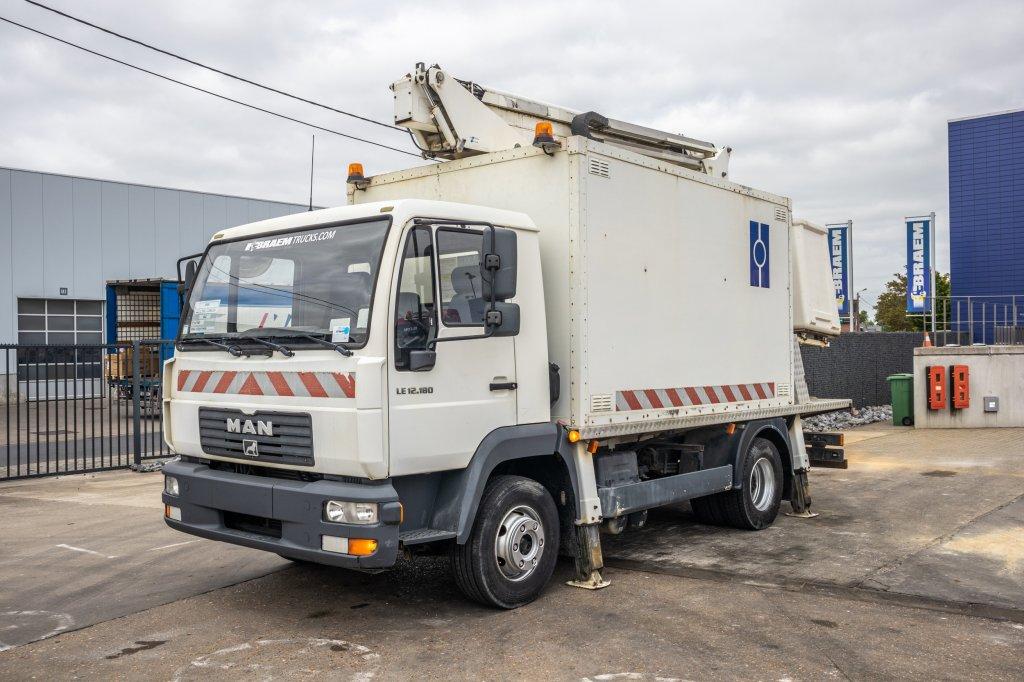 MAN LE 12.180 - COMILEV EN170TPC (bj 2005), Auto's, Vrachtwagens, Bedrijf, Te koop, Elektrische ramen, MAN, Overige brandstoffen