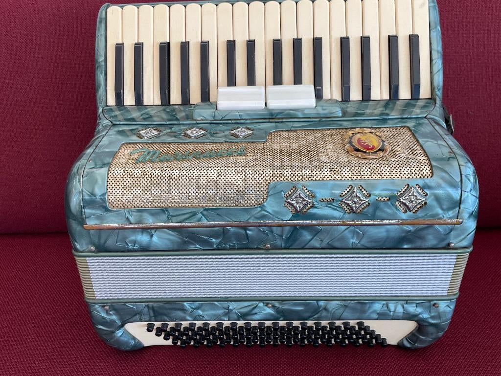 Kleine italiaanse Marinucci accordeon . 80 bas . Top ., Muziek en Instrumenten, Accordeons, Gebruikt, 80-bas, Met koffer, Marinucci