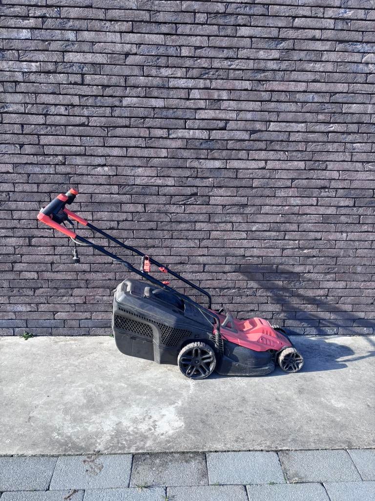 Black & Decker grasmaaier, Tuin en Terras, Grasmaaiers, Ophalen, Cirkelmaaier, Gebruikt, Elektrische grasmaaier