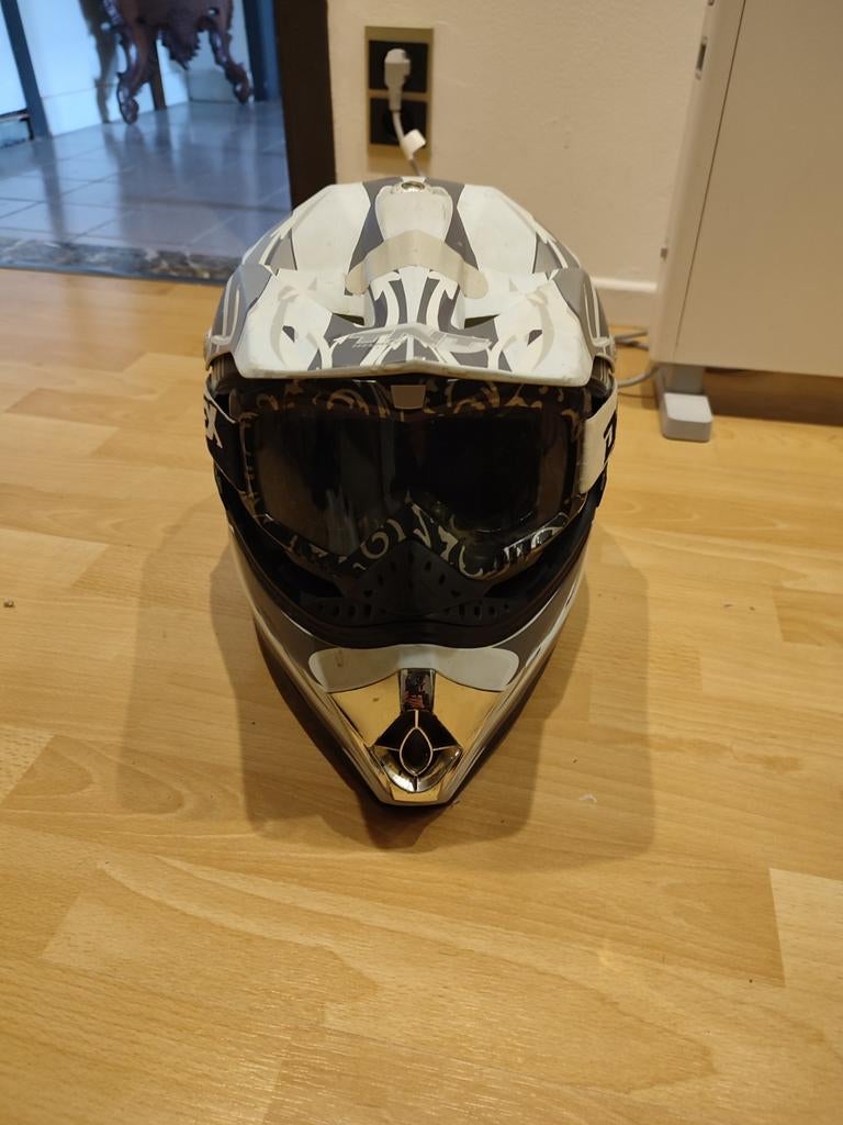 Motor Cross helm, Ophalen