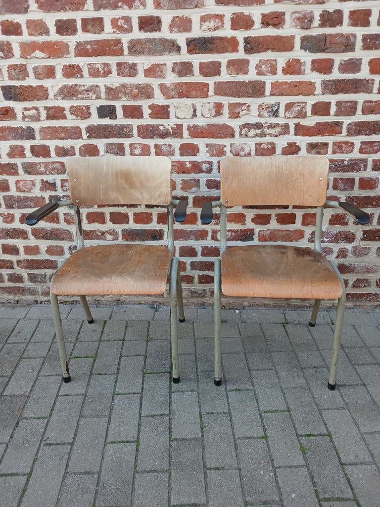 Vintage schoolstoelen, Ophalen