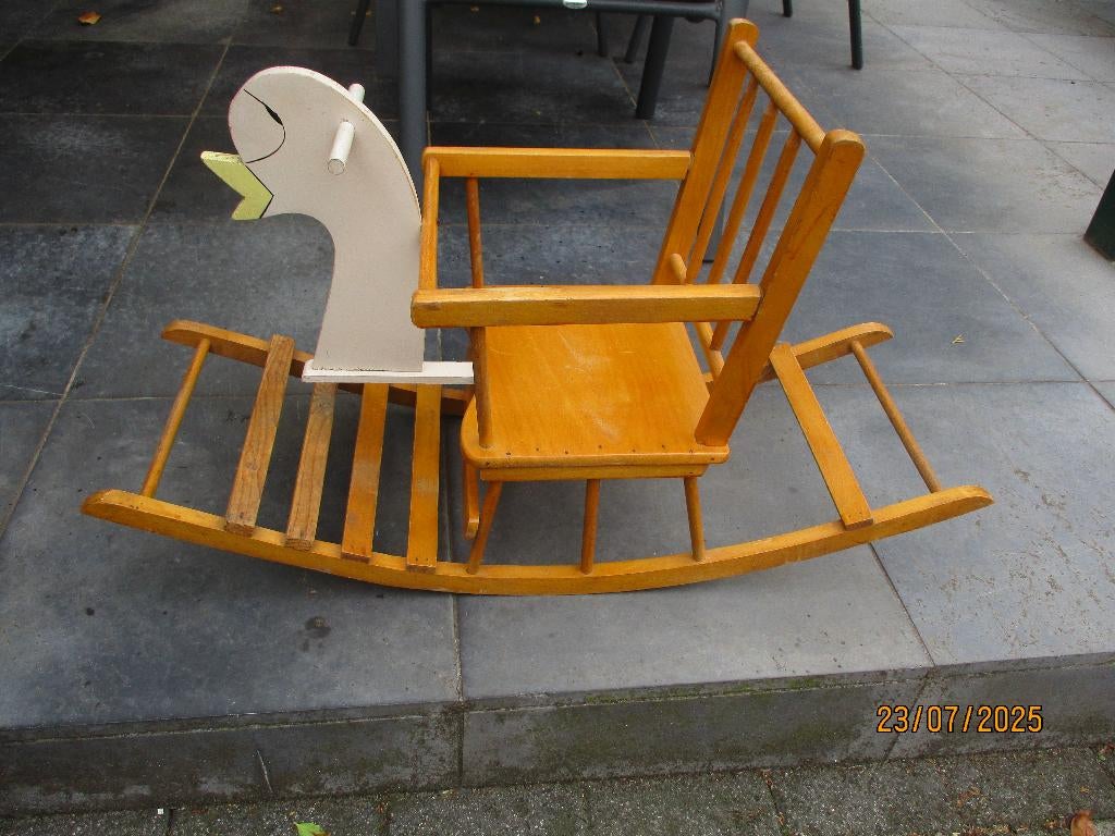 Oud houten schommel eendje, Ophalen