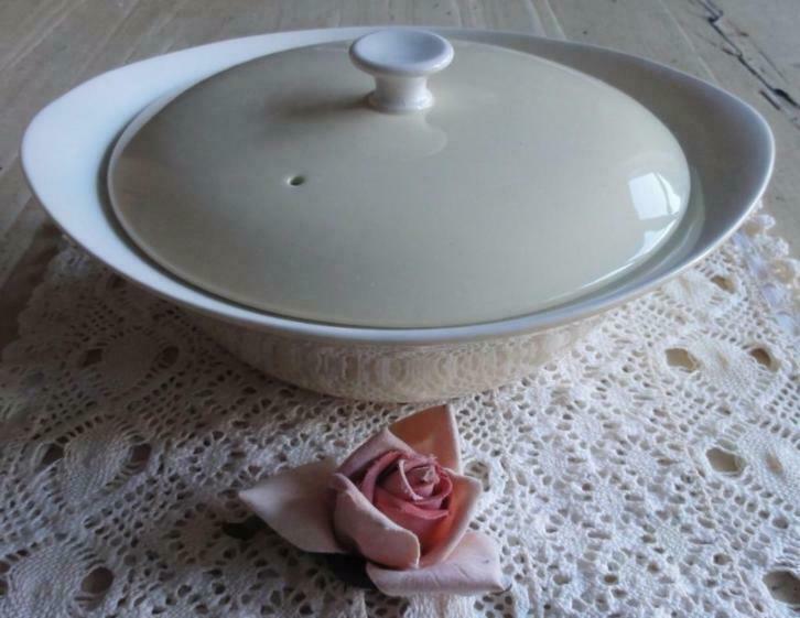 SALE Wedgwood Harvest Moon dekschaal, pastel geel, -, -, Ophalen of Verzenden, Porselein