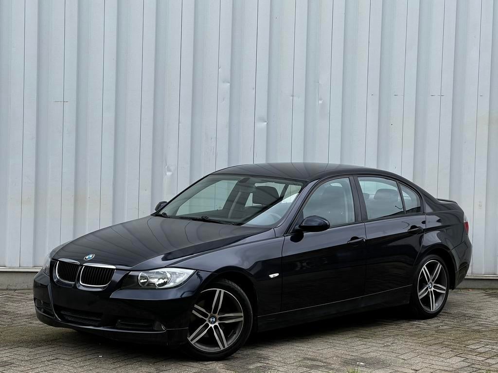 - BMW 318I E90 - 2.0 Essence - 150.000km - Clima - BJ 2006 -, Cuir, Entreprise, Noir, 5 portes