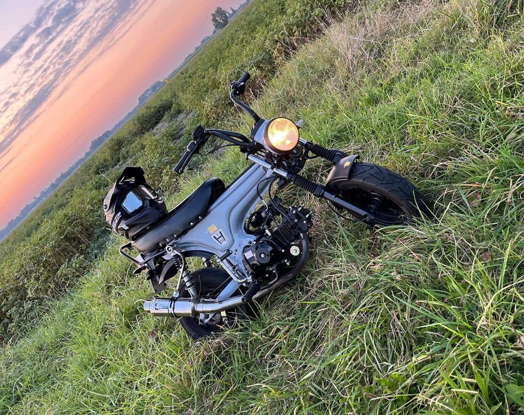 Bluroc Skyteam Dax - A klasse - 50cc - Semi automaat - info!, Fietsen en Brommers, Brommers | Overige merken, Ophalen, Skyteam