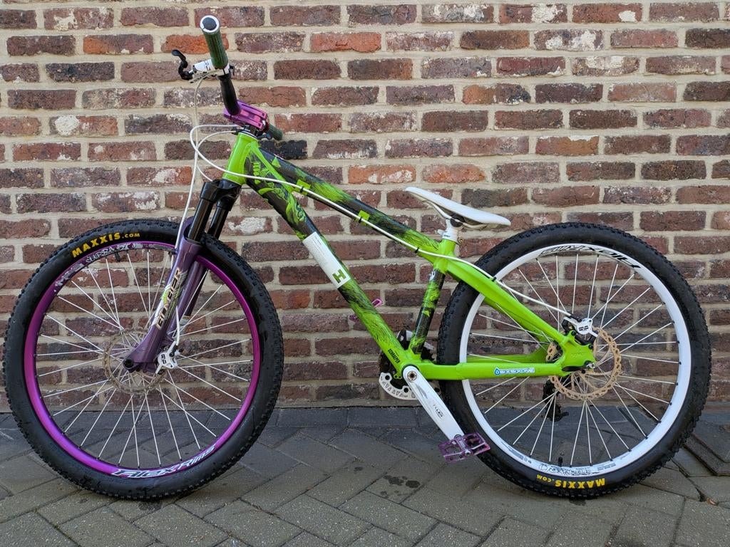 UMF Hardy 4X Team Edition Dirtjump 2011, 24 pouces ou plus, Merida, Aluminium, Enlèvement